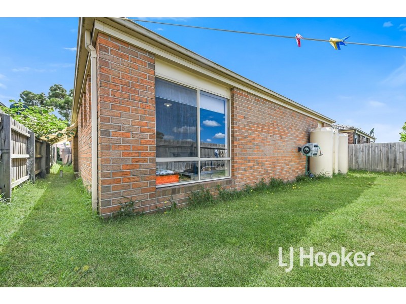 16 Domino Way, Hampton Park VIC 3976