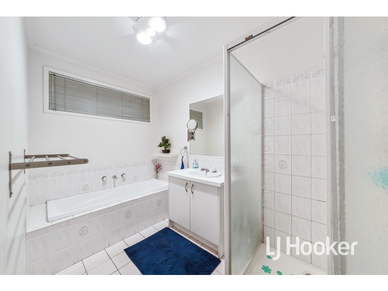 34 Lake View Drive, Narre Warren South VIC 3805