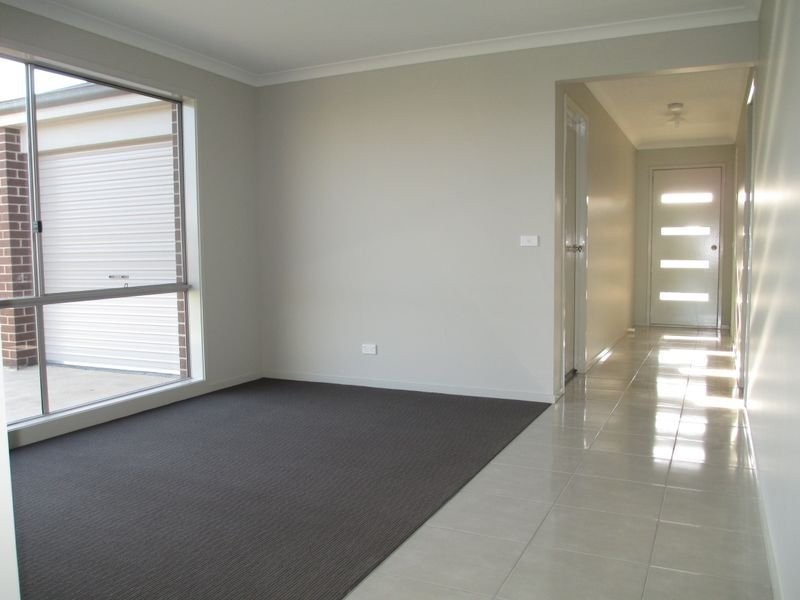 60 Mickleham Drive, Cranbourne North VIC 3977