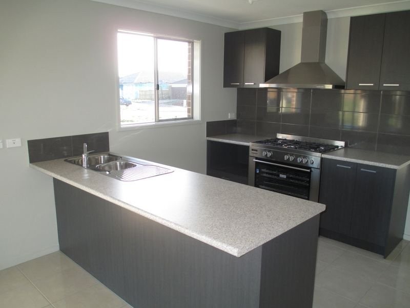 60 Mickleham Drive, Cranbourne North VIC 3977