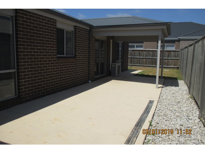 60 Mickleham Drive, Cranbourne North VIC 3977