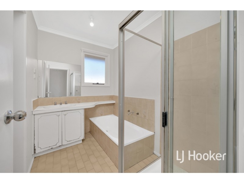 2 Horton Drive, Hampton Park VIC 3976