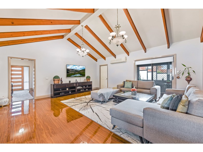 18 Hanna Drive, Endeavour Hills VIC 3802