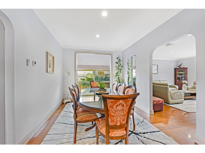 18 Hanna Drive, Endeavour Hills VIC 3802