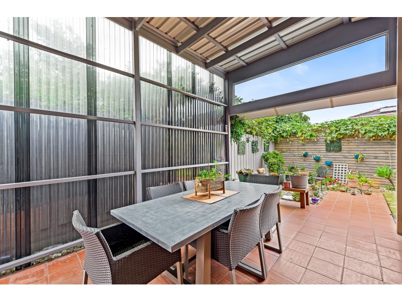 18 Hanna Drive, Endeavour Hills VIC 3802