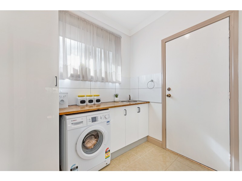 18 Hanna Drive, Endeavour Hills VIC 3802