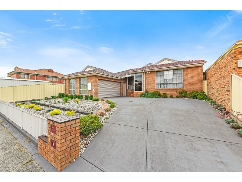 18 Hanna Drive, Endeavour Hills VIC 3802