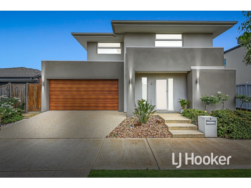 4 Mossey Crescent, Cranbourne East VIC 3977