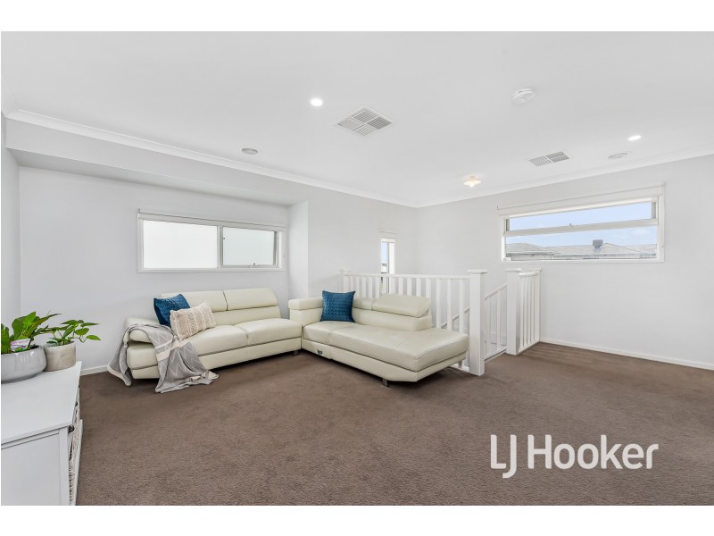 4 Mossey Crescent, Cranbourne East VIC 3977