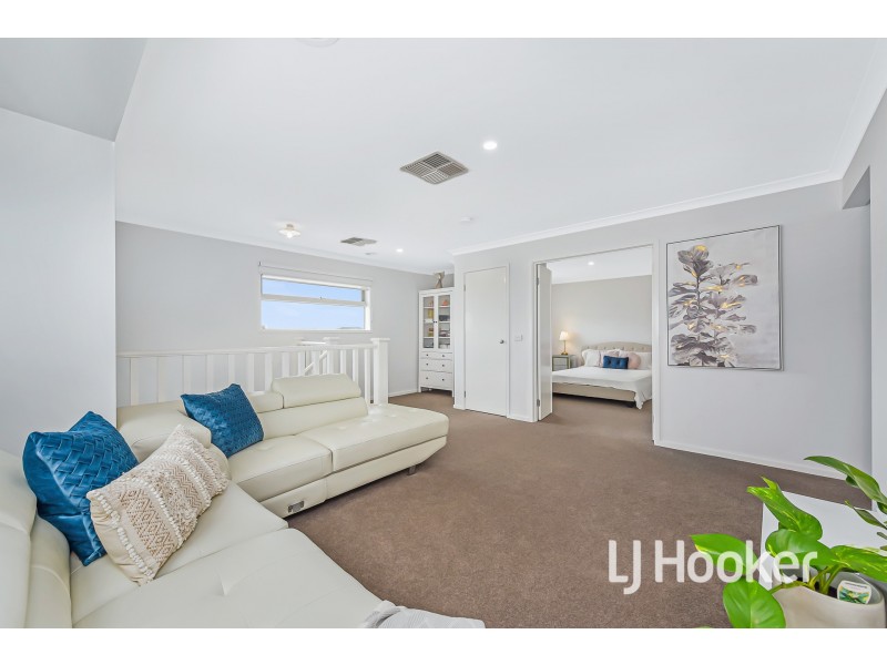 4 Mossey Crescent, Cranbourne East VIC 3977