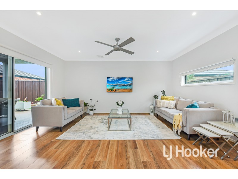 4 Mossey Crescent, Cranbourne East VIC 3977