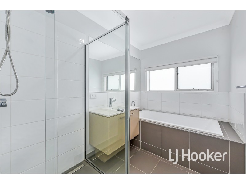 4 Mossey Crescent, Cranbourne East VIC 3977