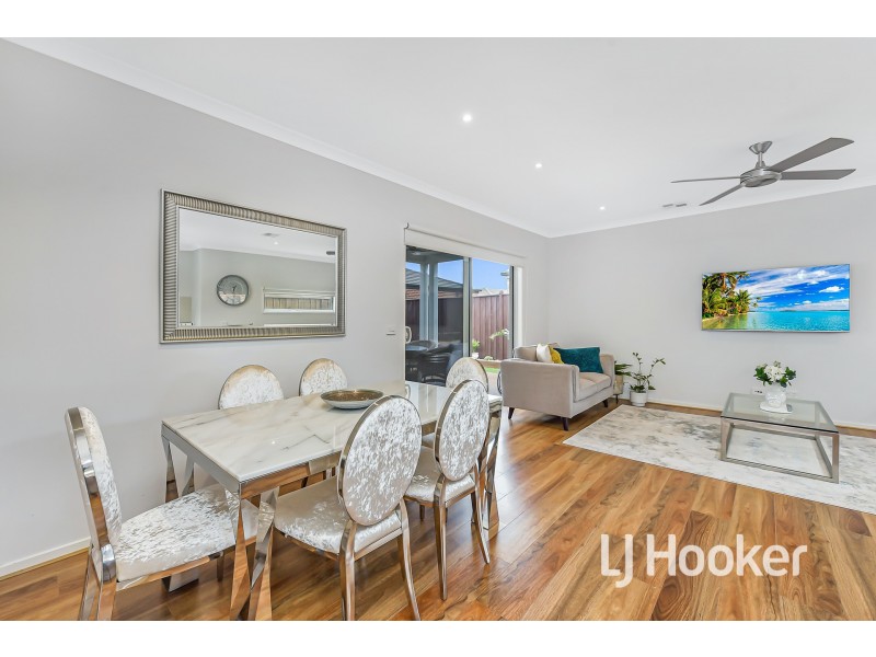 4 Mossey Crescent, Cranbourne East VIC 3977