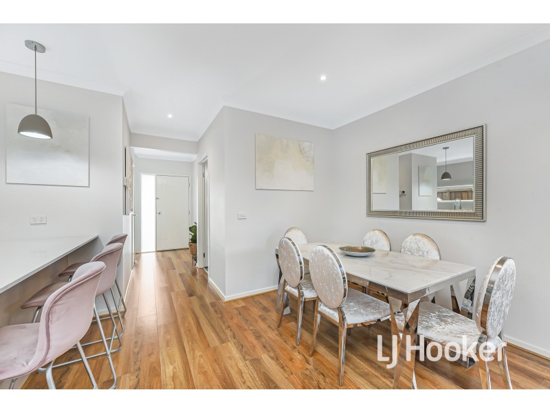 4 Mossey Crescent, Cranbourne East VIC 3977