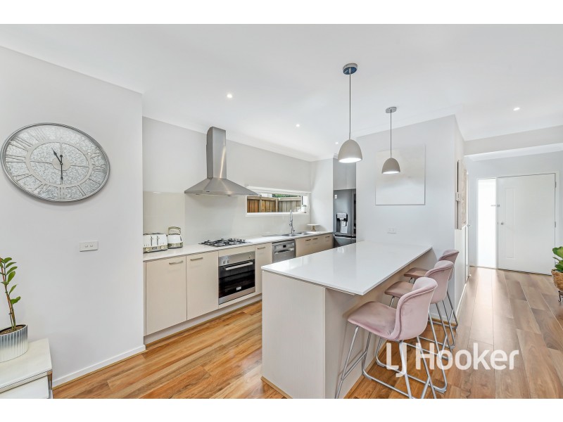 4 Mossey Crescent, Cranbourne East VIC 3977