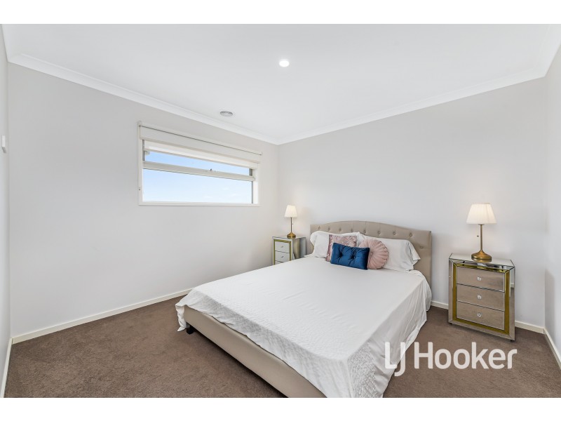 4 Mossey Crescent, Cranbourne East VIC 3977