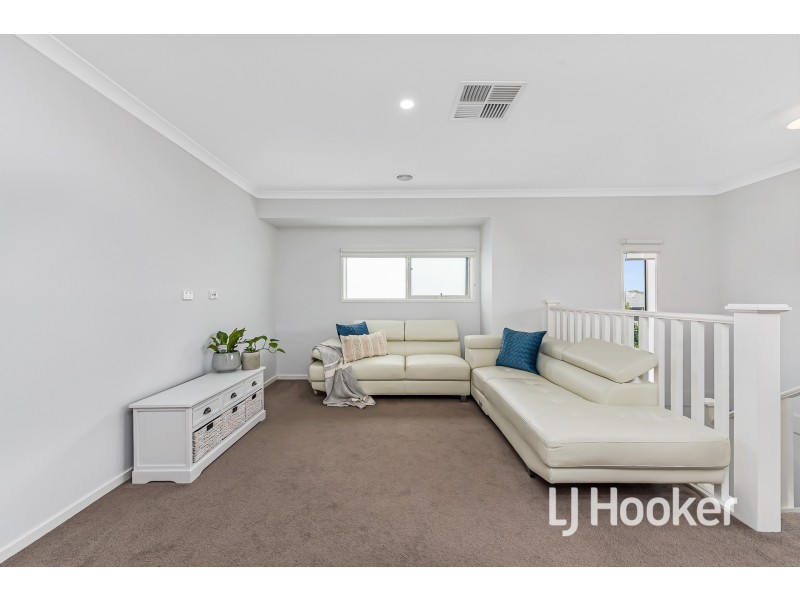 4 Mossey Crescent, Cranbourne East VIC 3977