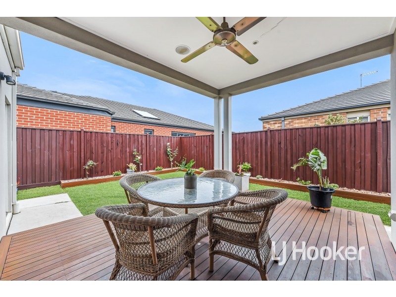 4 Mossey Crescent, Cranbourne East VIC 3977