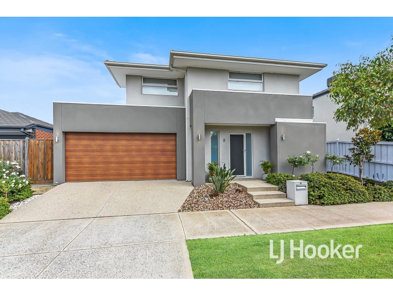 4 Mossey Crescent, Cranbourne East VIC 3977
