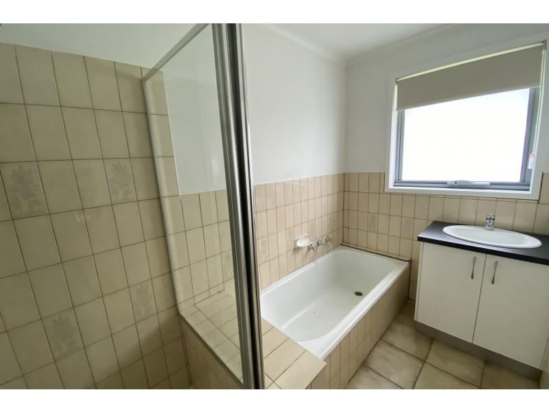 13 Hallam Road, Hampton Park VIC 3976