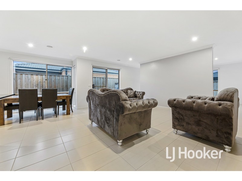 57 Abbeyard Drive, Clyde VIC 3978