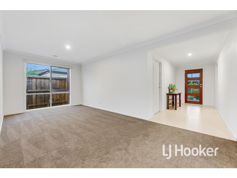 57 Abbeyard Drive, Clyde VIC 3978