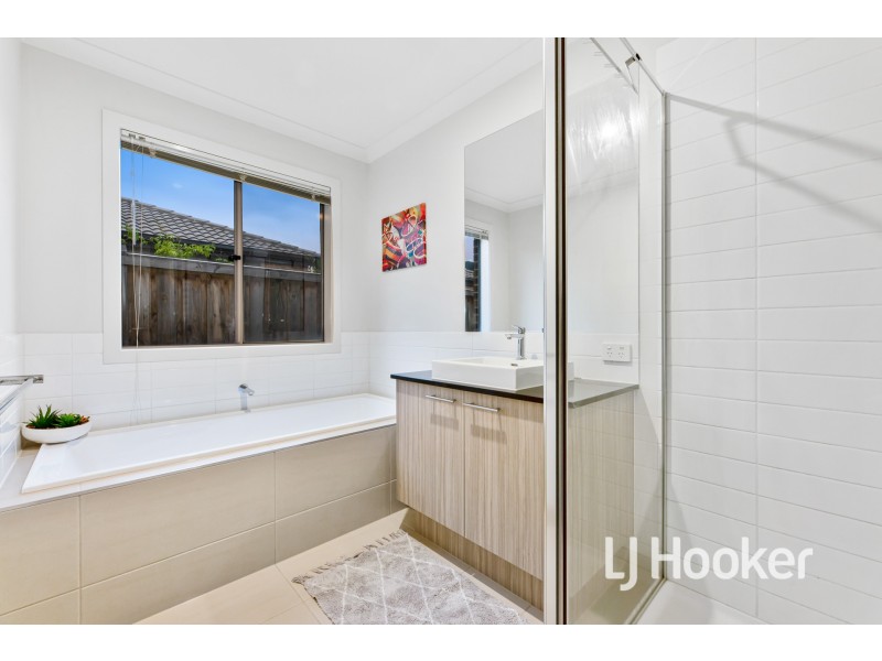 57 Abbeyard Drive, Clyde VIC 3978