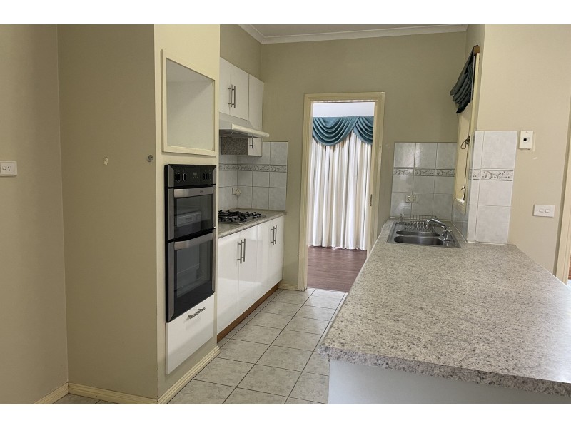 85 Hinrichsen Drive, Hallam VIC 3803