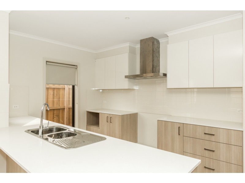 7 Detroit Avenue, Cranbourne East VIC 3977