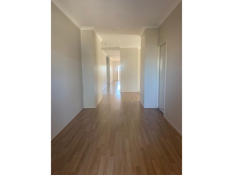 41 Nature Circuit, Cranbourne North VIC 3977