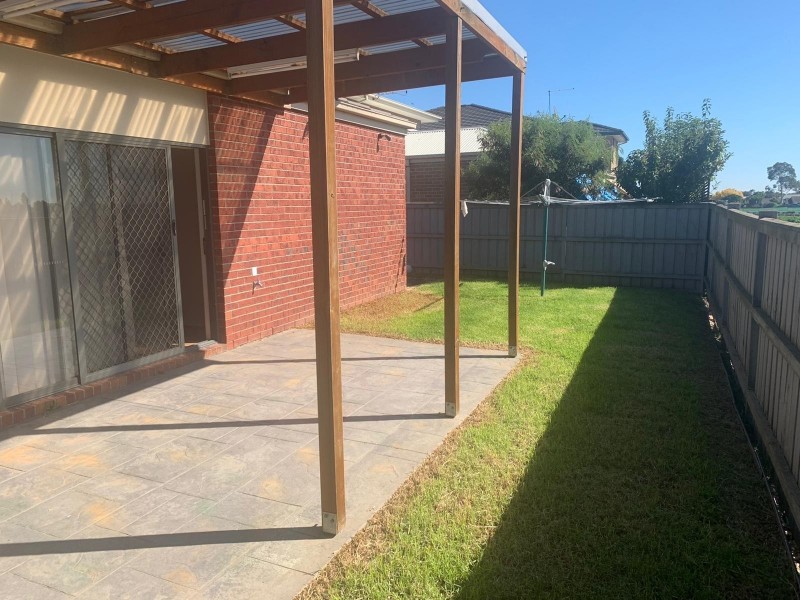 41 Nature Circuit, Cranbourne North VIC 3977