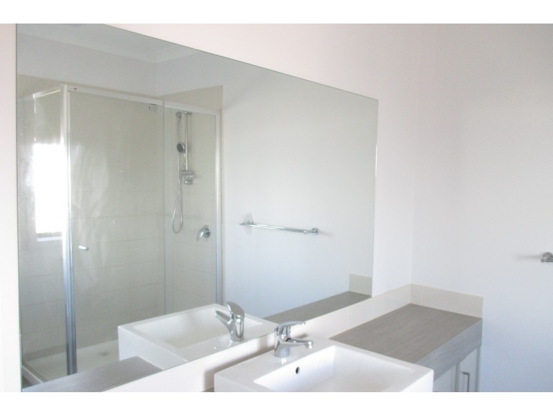 5 Charger Lane, Cranbourne East VIC 3977