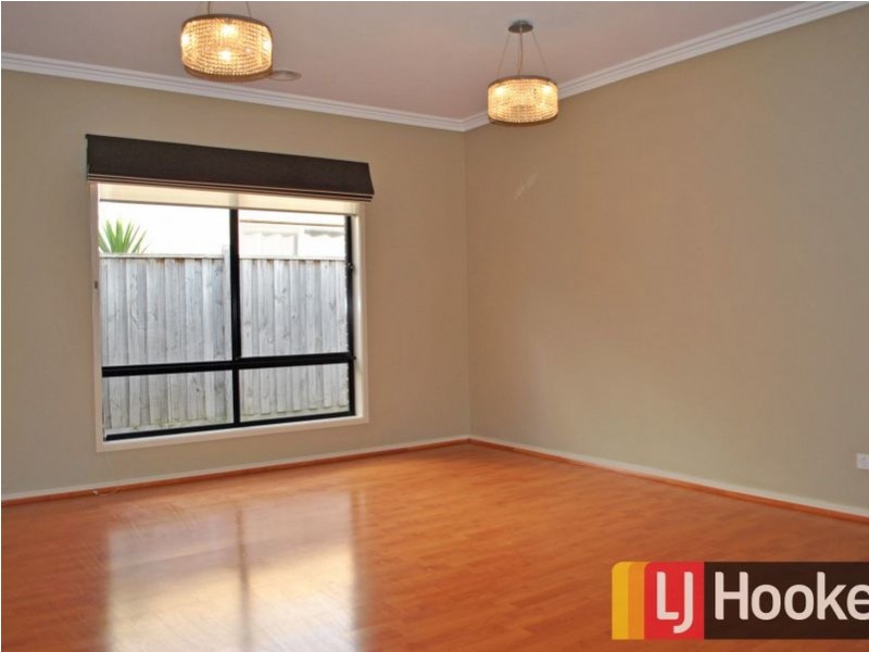 27 Locky Grove, Lyndhurst VIC 3975