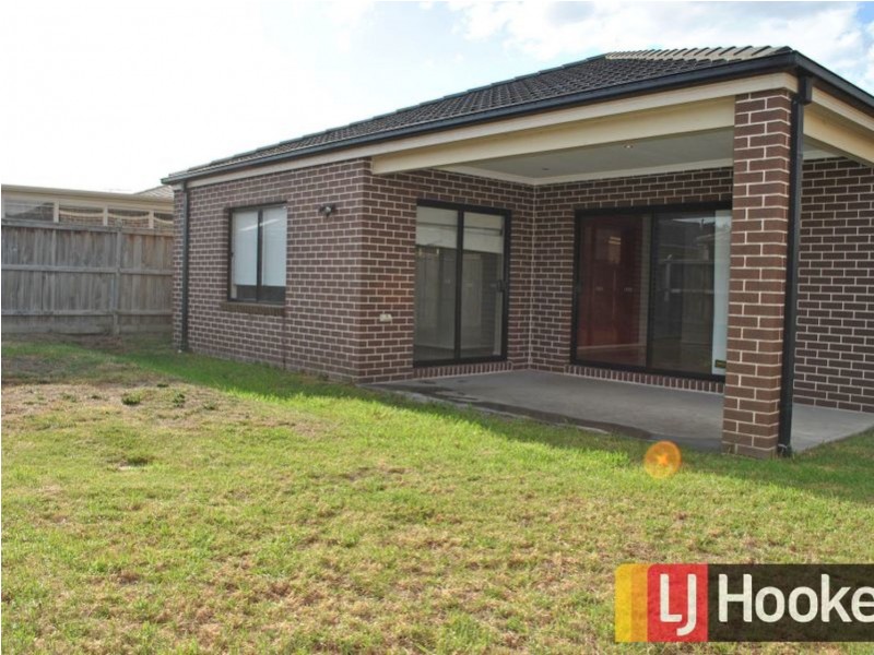27 Locky Grove, Lyndhurst VIC 3975
