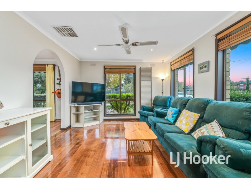 15 Somerville Road, Hampton Park VIC 3976