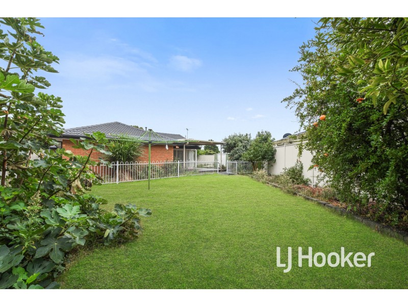 15 Mollisons Hill, Hampton Park VIC 3976