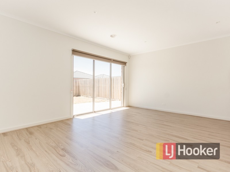 10 Detroit Avenue, Cranbourne East VIC 3977