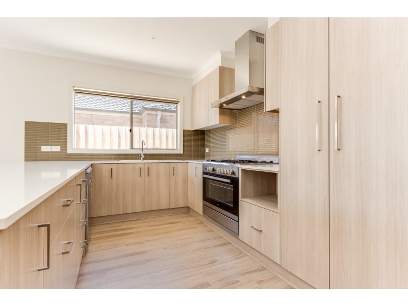 10 Detroit Avenue, Cranbourne East VIC 3977