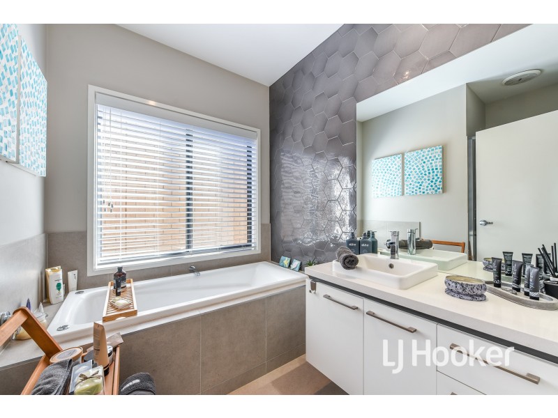 3 Jomon Way, Officer VIC 3809