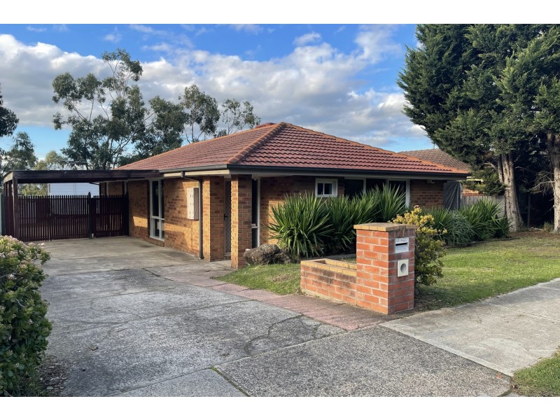 27 Blackwood Drive, Hampton Park VIC 3976