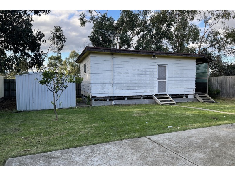 27 Blackwood Drive, Hampton Park VIC 3976