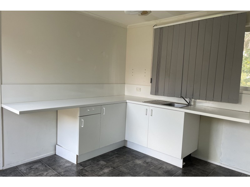 27 Blackwood Drive, Hampton Park VIC 3976