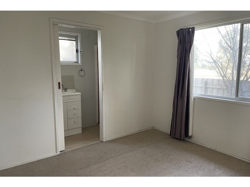 27 Blackwood Drive, Hampton Park VIC 3976