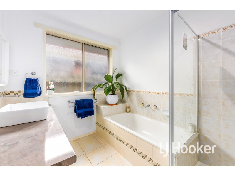 10 Nuzla Court, Hampton Park VIC 3976