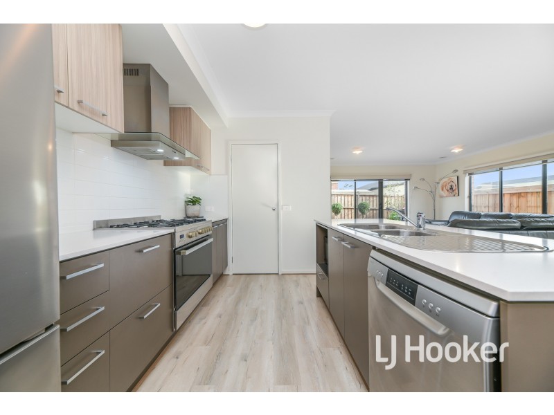 20 Mahal Drive, Clyde North VIC 3978