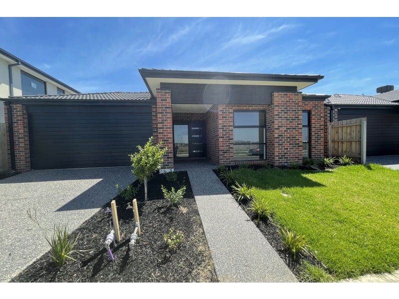 12 Detroit Avenue, Cranbourne East VIC 3977