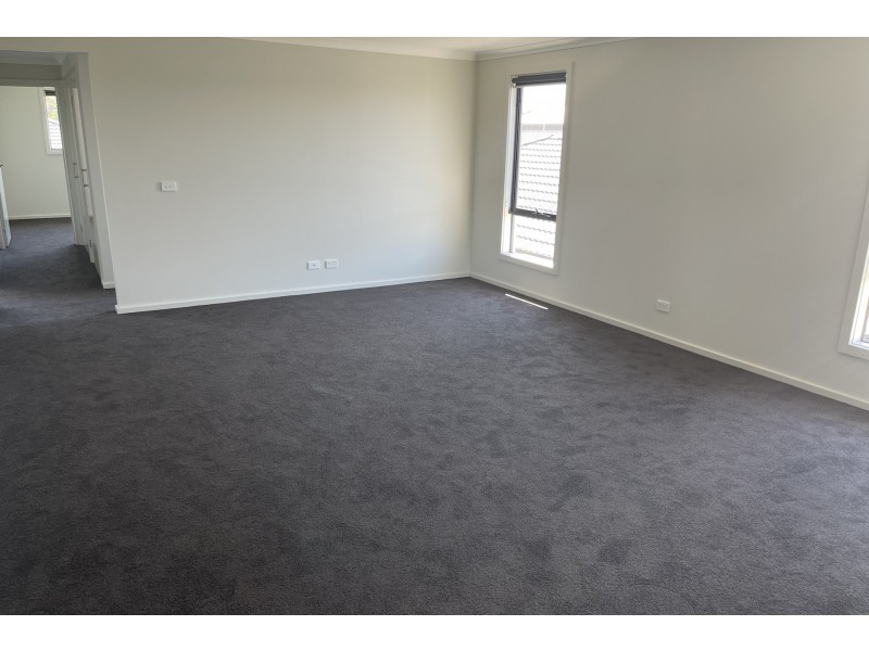 12 Detroit Avenue, Cranbourne East VIC 3977