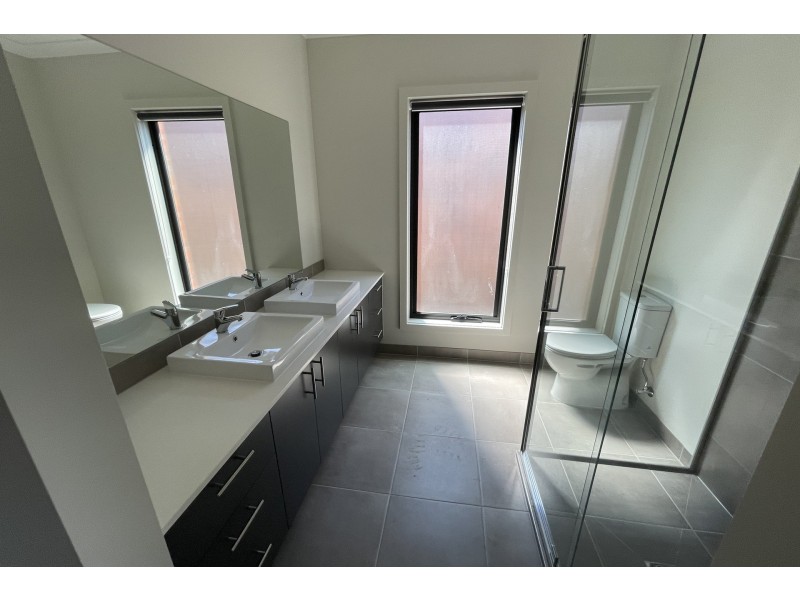 12 Detroit Avenue, Cranbourne East VIC 3977