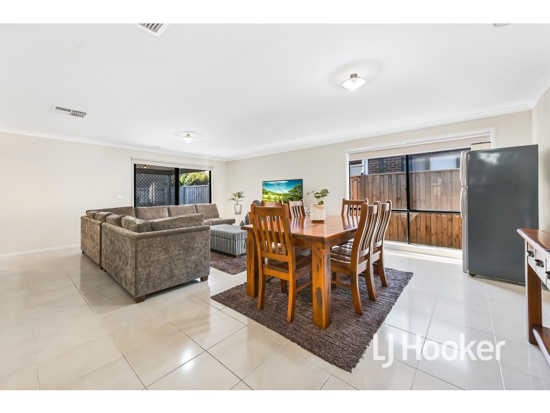13 Cazaly Way, Cranbourne West VIC 3977