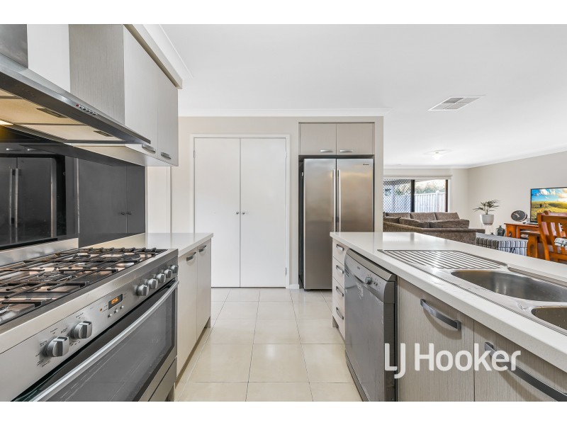 13 Cazaly Way, Cranbourne West VIC 3977